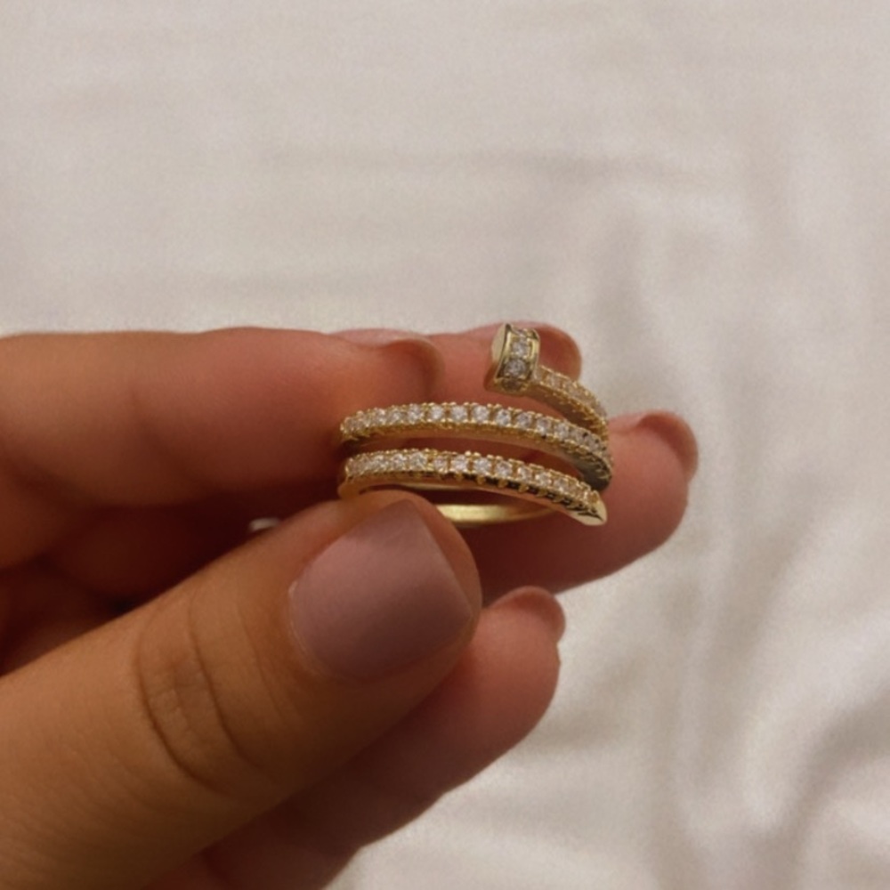LUX BOUTIQUE 18k Plating and topaz RING OS